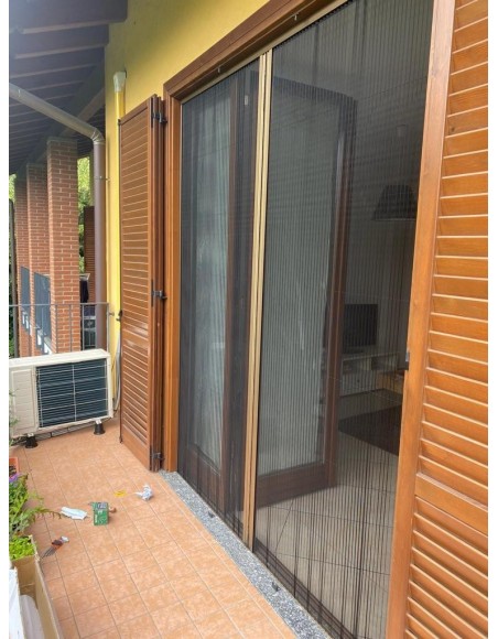 Zanzariera orizzontale plissettata... Zanzariera orizzontale plissettata...