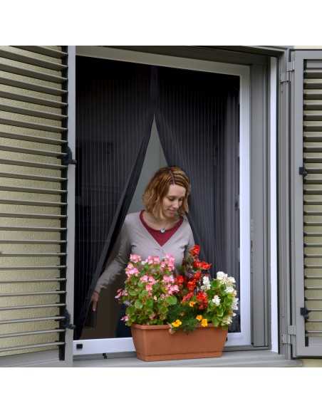 Zanzariera a Panelli per Finestra con... Zanzariera a Panelli per Finestra con...