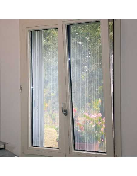 Zanzariera a Panelli per Finestra con... Zanzariera a Panelli per Finestra con...