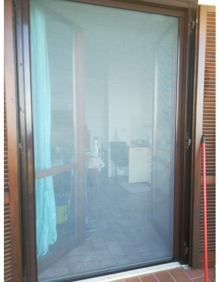 Zanzariera orizzontale con... Zanzariera orizzontale con...