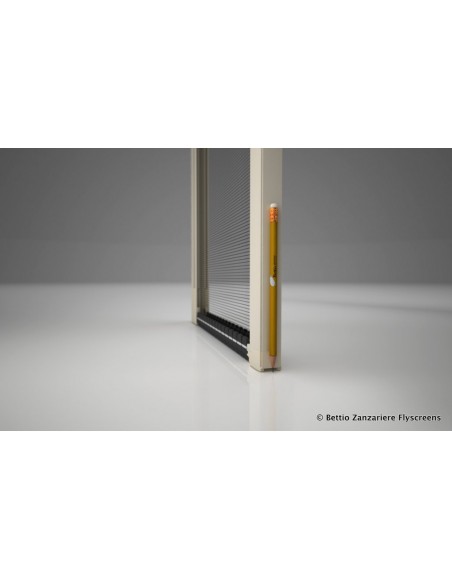 Zanzariera orizzontale con carrarmato... Zanzariera orizzontale con carrarmato...