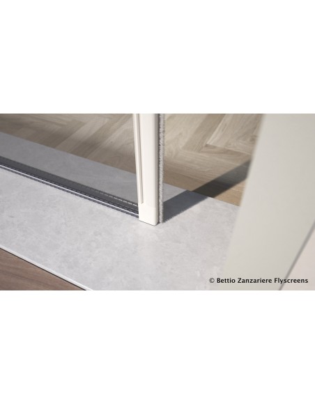 Zanzariera orizzontale con carrarmato... Zanzariera orizzontale con carrarmato...